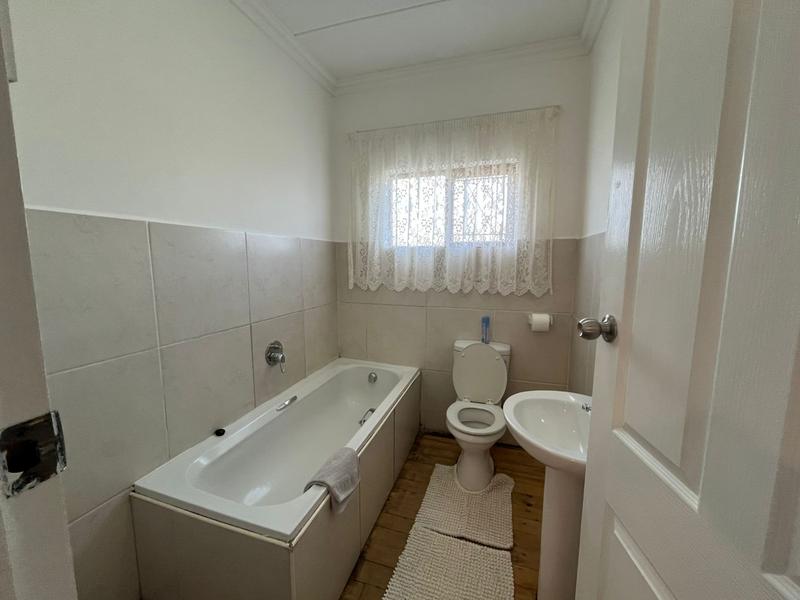 To Let 4 Bedroom Property for Rent in Kingswood Eastern Cape
